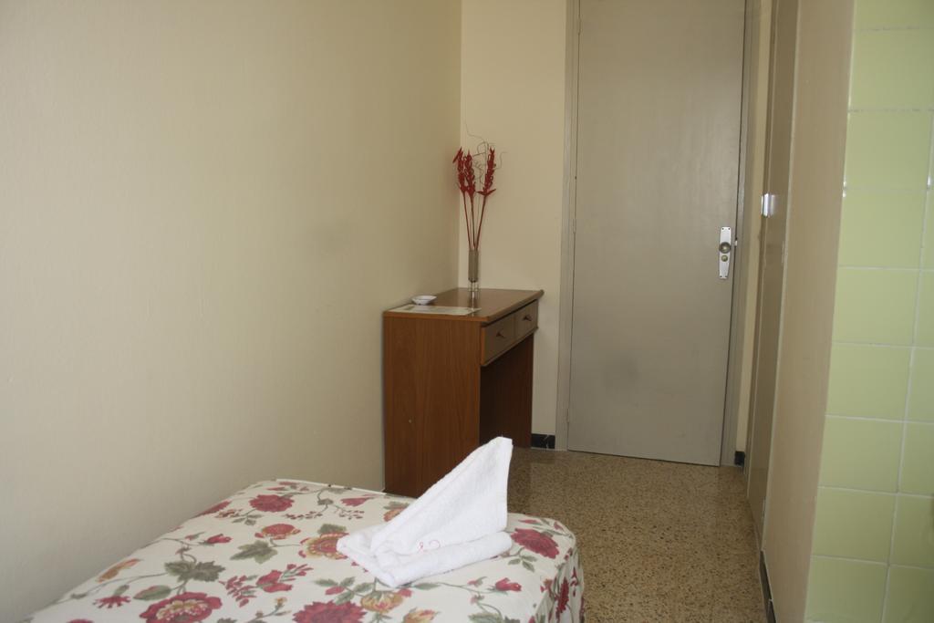 Single Room with Shared Bathroom,128171394:JPEG