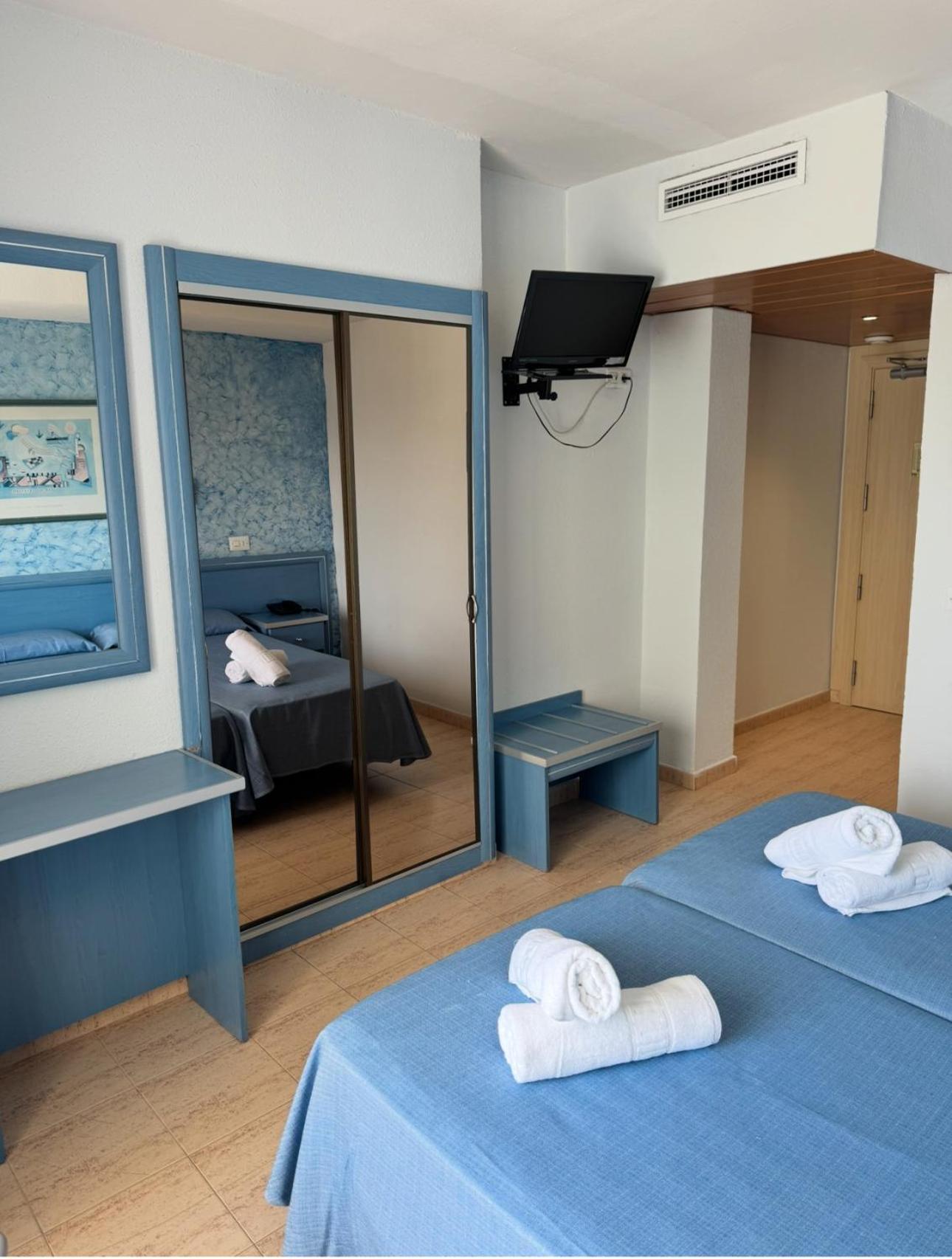 Twin Room,1689831649:JPEG