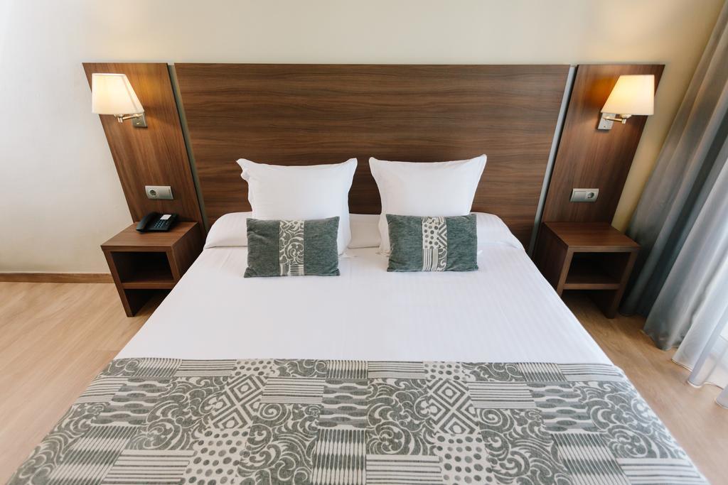 Double Room (1 adult + 1 child)