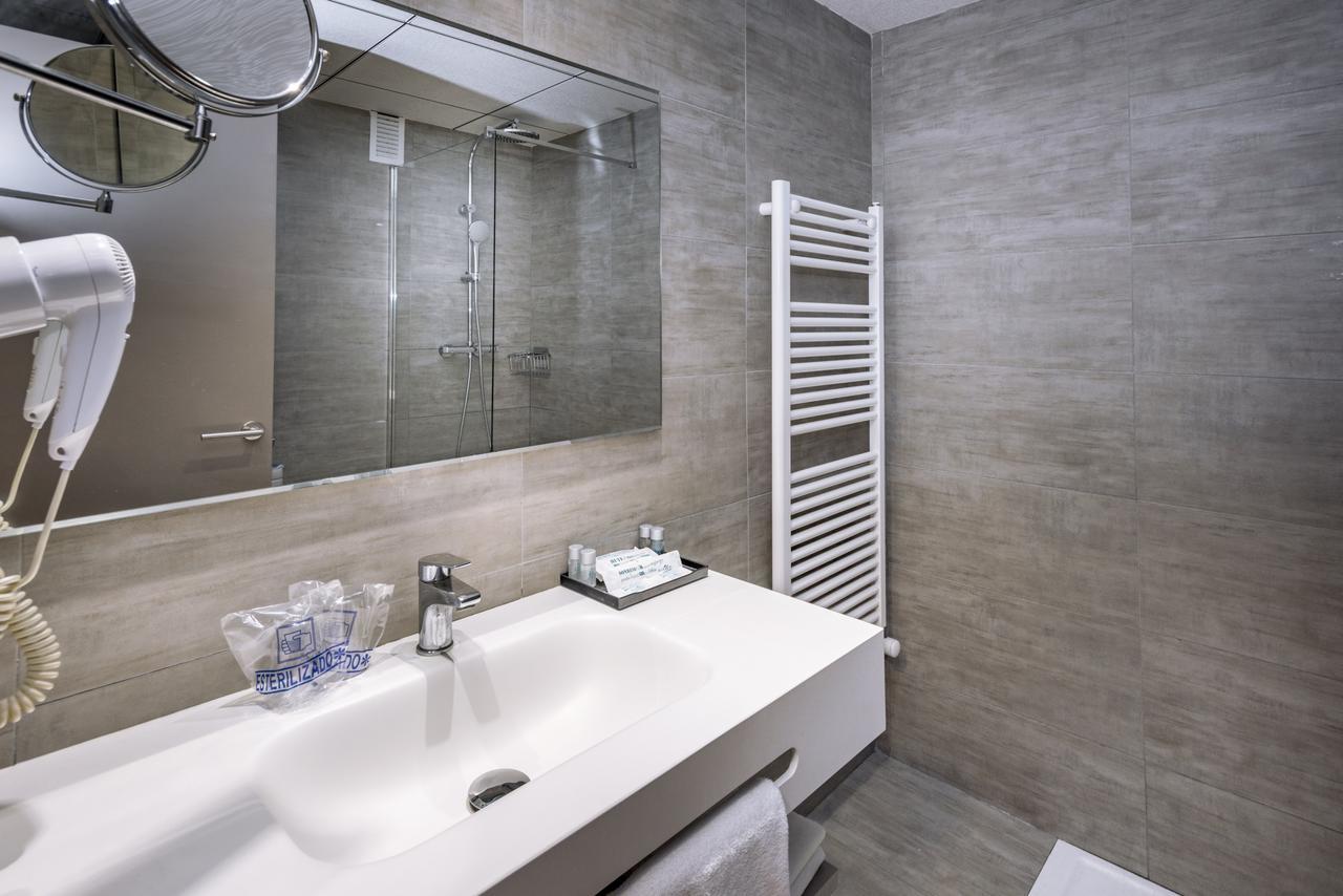 Standard Double or Twin Room (2 Adults),655196019:JPEG