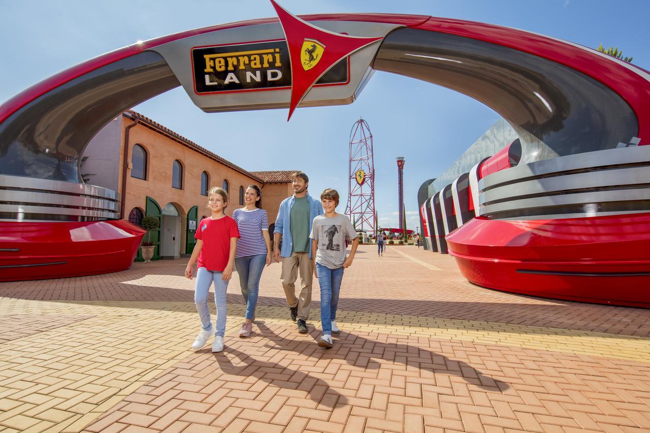 Standard Room with Access to PortAventura Park (2 Adults + 1 Child) + 1 access to Ferrari Land,1272902665:JPEG