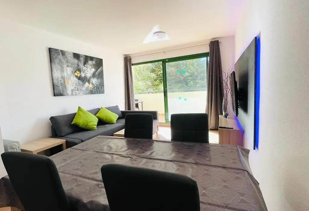 Apartamento Reformado, Soleado Todo El Dia,Maravilloso Entorno-1