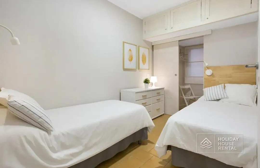 3 Bedroom Apartment Just 80M From The Beach-1