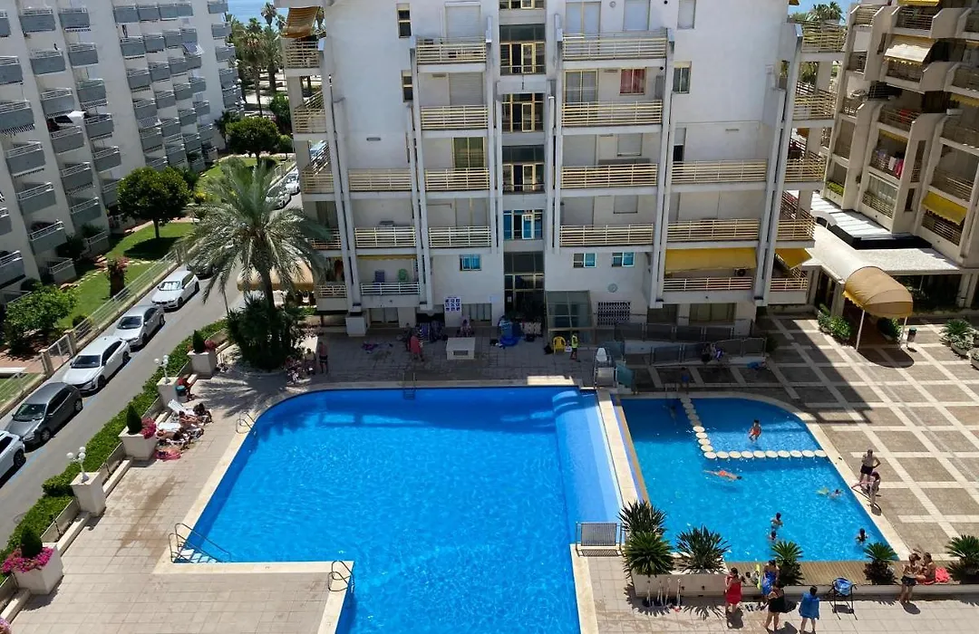 Apartamento con piscina en 1ª línea de playa en Salou-1