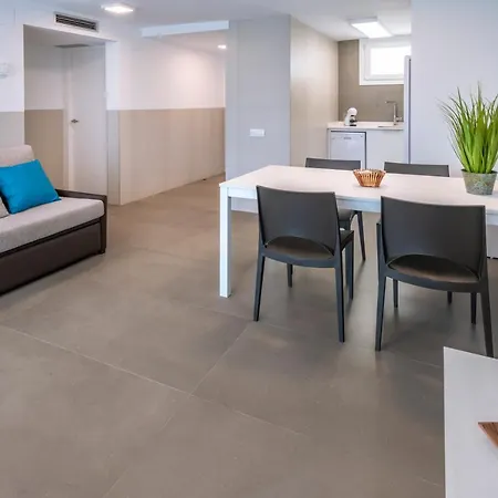 Rentalmar Salou Playa Family Suites & Pool-3