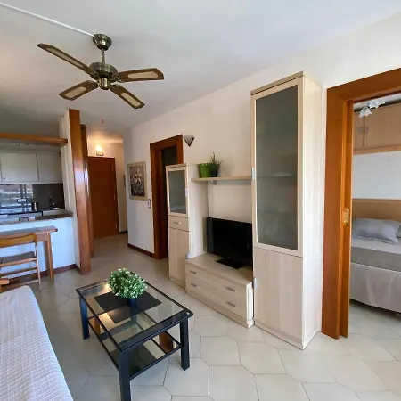 Apartamento con piscina en 1ª línea de playa en Salou-3