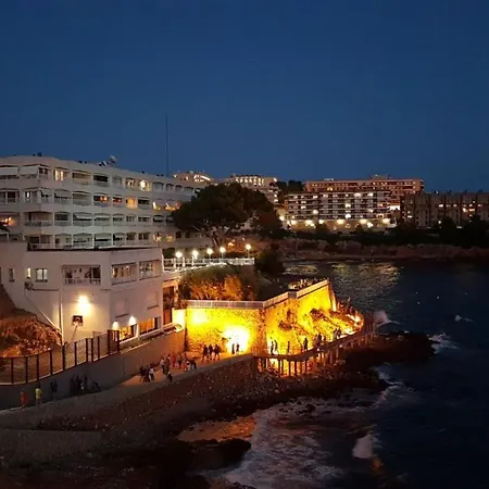 Apartment Center Salou Near Port Aventura-3