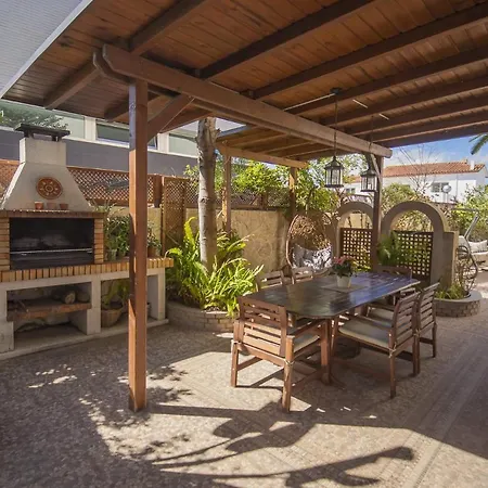 Casa Adosada Con Piscina Comunitaria Solo Familias No Grupos De Jovenes-3
