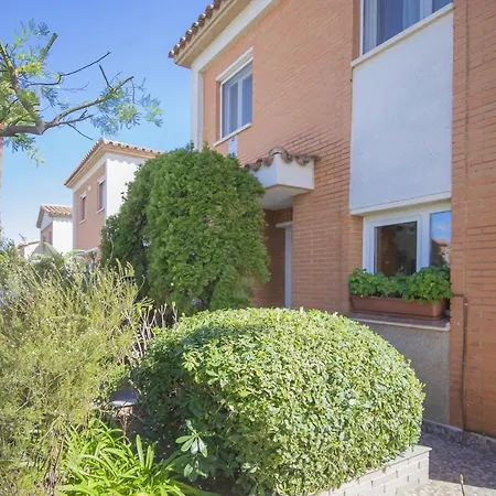 Casa Adosada Con Piscina Comunitaria Solo Familias No Grupos De Jovenes-2