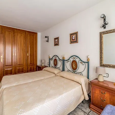Beautiful Apartment In Salou With Outdoor Swimming Pool, Wifi And 1 Bedrooms-3
