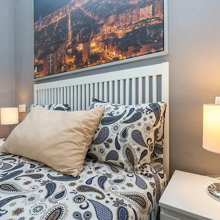 S12 - Beach Front Apartment --Free Wifi--3