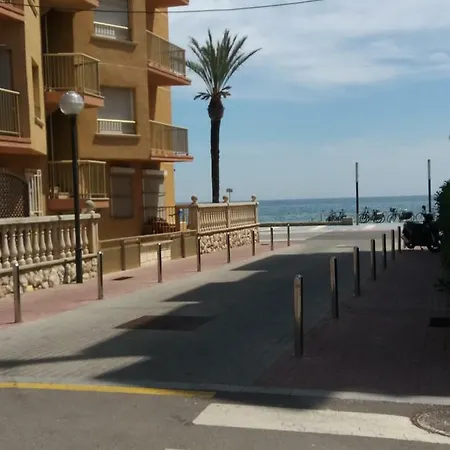 Economico Apartamento 2A Linea Playa-3