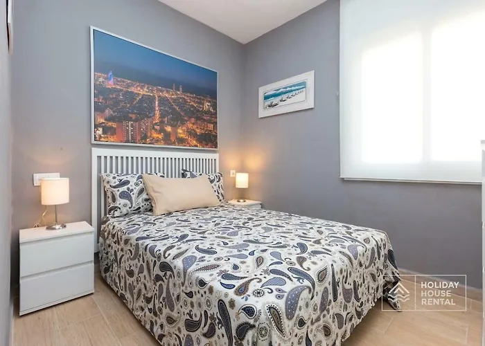 S12 - Beach Front Apartment --Free Wifi- Salou